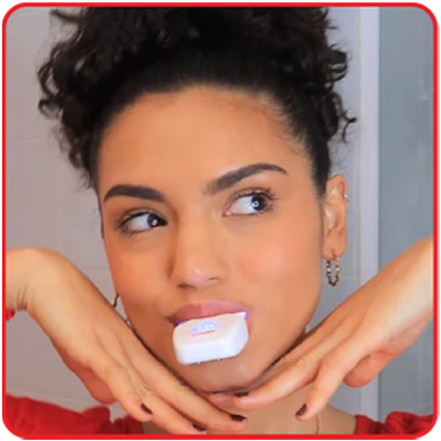 女士使用光感·白LED藍光牙齒美白燈