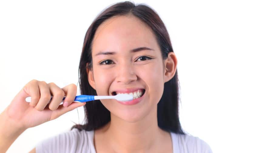 一家人正在談論牙膏使用小貼士